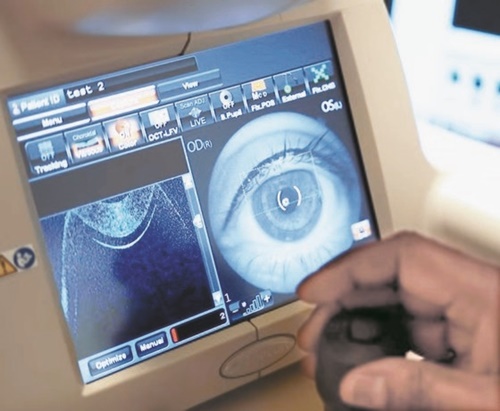 グーグル傘下ディープマインドが開発した眼疾患診断用ＡＩシステム。ディープマインドのデミス・ハサビス最高経営責任者は中央日報のインタビューで「緑内障など重大眼疾患を医師よりも早く正確に診断する」と語った。（中央フォト）