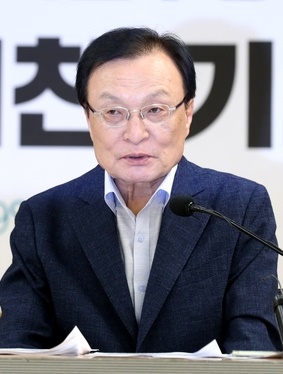 共に民主党の李海チャン代表