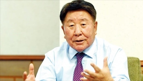 韓国自動車産業協同組合の申達錫理事長が２３日に韓国経済新聞とのインタビューで枯死の危機に陥った部品業界の現況と危機克服案などについて話している。