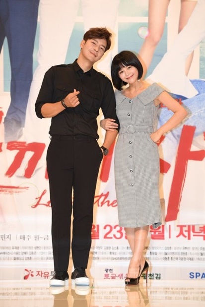 俳優カン ウンタク 女優イ ヨンア 交際を認定 ドラマの縁が実際に Joongang Ilbo 中央日報