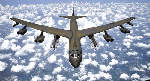 核兵器搭載が可能な米空軍の戦略爆撃機Ｂ－５２（中央フォト）