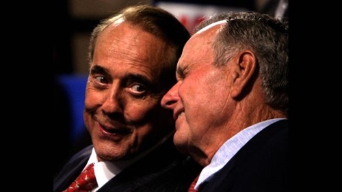 生前のジョージ・Ｈ・Ｗ・ブッシュ大統領（右）とボブ・ドール元上院議員（左）。