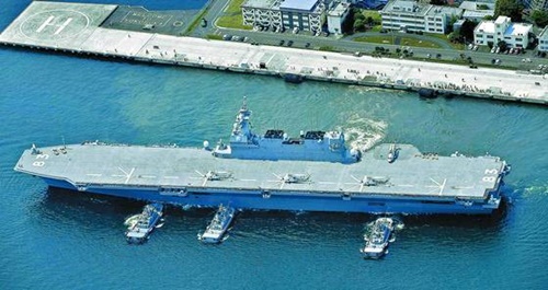 日本政府が空母化を進める護衛艦「いずも」（中央フォト）