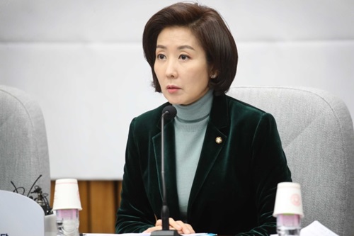 自由韓国党の羅卿ウォン院内代表
