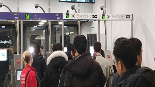 プラハ空港の韓国人対象の電子パスポート専用ゲート（写真提供＝駐チェコ韓国大使館）