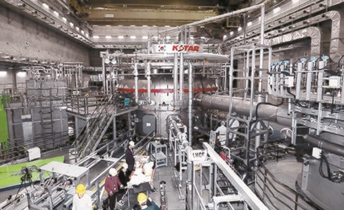 韓国型超伝導核融合研究装置（ＫＳＴＡＲ）