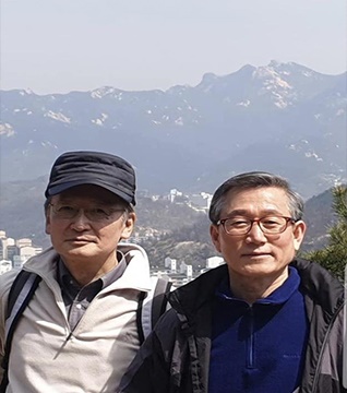 長嶺安政駐韓日本大使（左）と鄭雲鉉（チョン・ウンヒョン）首相秘書室長（写真＝鄭雲鉉室長のＳＮＳ）