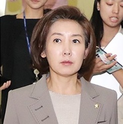 自由韓国党の羅卿ウォン院内代表