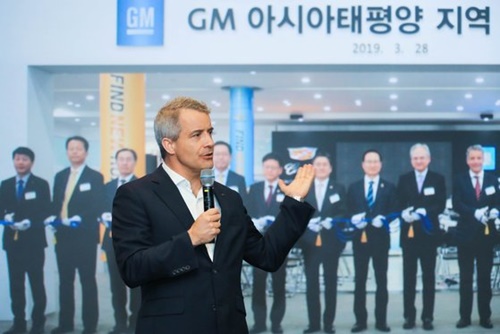 ジュリアン・ブリセットＧＭ首席副社長兼ＧＭインターナショナル社長が２５日、ＧＭの韓国デザインセンターで開催された「２０１９シボレーデザインプログラム」で発言している。（写真＝韓国ＧＭ）