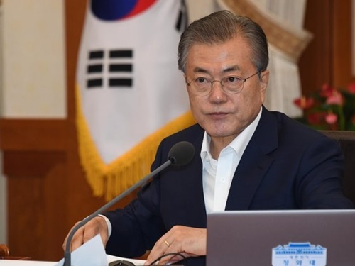 韓国の文在寅大統領が１６日午前、青瓦台で開かれた国務会議で冒頭発言をしている。［写真　青瓦台写真記者団］