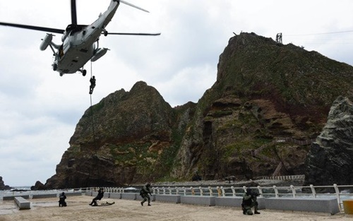 韓国海軍と海兵隊が２０１８年６月、独島防御訓練を実施している。［写真　韓国海軍］