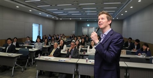 全国経済人連合会（全経連）は５月８日、全経連会館カンファレンスセンターで「在韓欧州企業および欧州現地企業就職説明会」を開催した。［中央フォト］