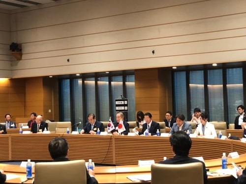 ２０日に東京の衆議院議員会館で韓国憲政会と日本の議員が共同主催した韓日関係セミナーが開かれた。ソ・スンウク特派員