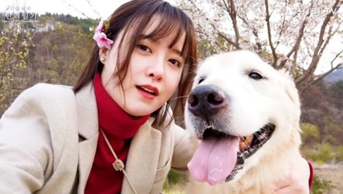 女優ク・ヘソンと伴侶犬「カムジャ」［ユーチューブ　キャプチャー］