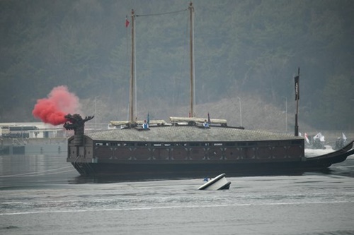 ４００年ぶりに復元される亀甲船 龍頭 鉄甲のようなものはない 韓国 Joongang Ilbo 中央日報