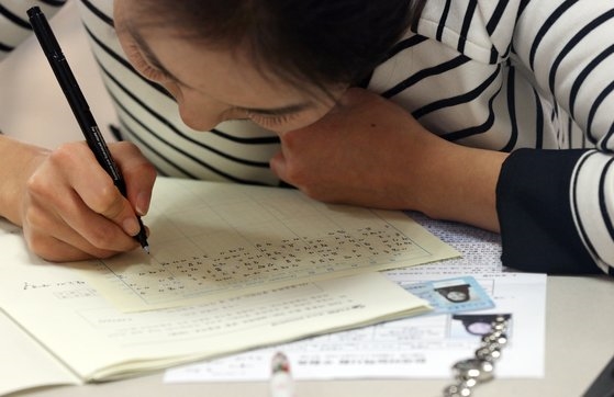 日本では全国３０カ所で年間３回韓国語能力試験（ＴＯＰＩＫ）が実施される。［中央フォト］