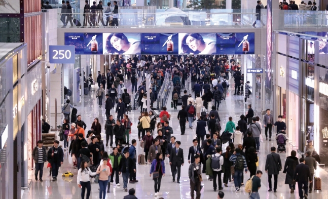 韓国政府が外国人観光客を増やすための政策を推進する。［中央フォト］
