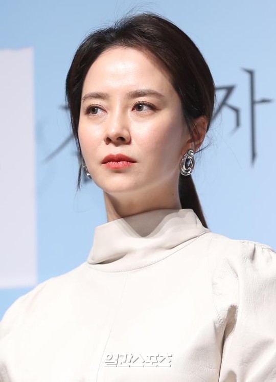 １２日午前、ソウル江南区新沙洞の狎鴎亭ＣＧＶで開かれた映画『侵入者』（原題）製作報告会に出席した女優のソン・ジヒョ。