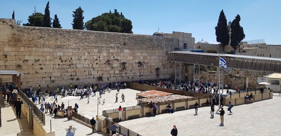歴史の現場であるエルサレム旧市街地「嘆きの壁」。［中央フォト］