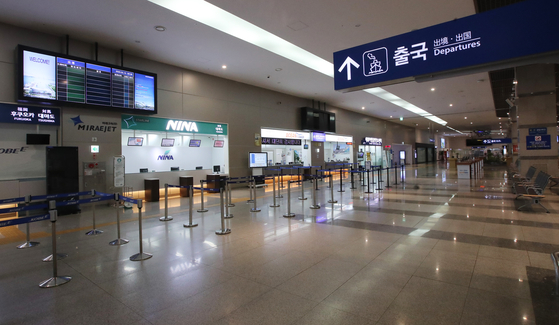 釜山東区（プサン・ドング）釜山港国際旅客ターミナル出国場が空いている。ソン・ポングン記者