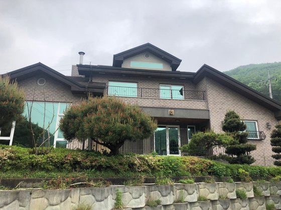 京畿道安城市金光面の瑞雲山の麓にある慰安婦被害者のための憩いの場「平和と癒やしが出会う家」全景。チェ・ヘソン記者