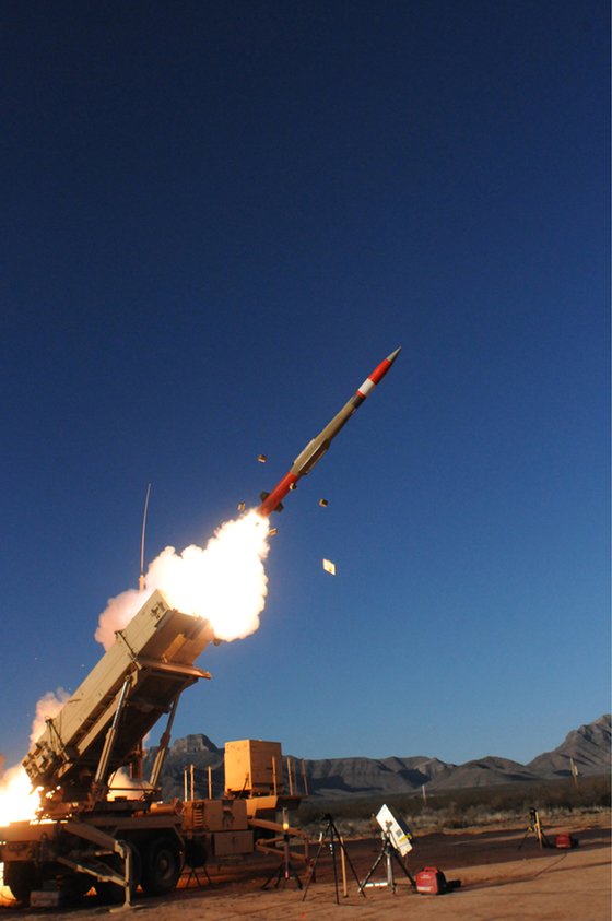 韓国に導入、配備されたパトリオット３改良型（ＰＡＣ３ＭＳＥ）ミサイル　［ロッキードマーチン］