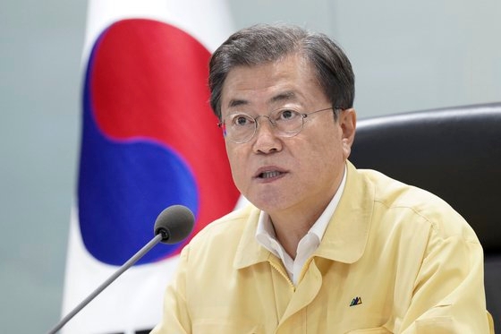 韓国の文在寅大統領が４日午後、青瓦台危機管理センターで集中豪雨に対処するための緊急状況点検会議を主宰している。 ［写真　青瓦台］
