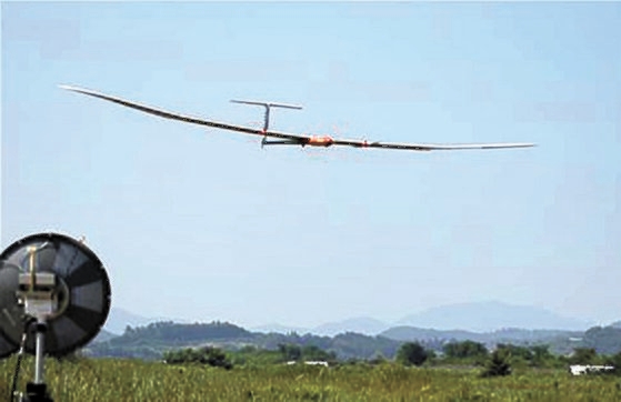 ２６日、５３時間の連続飛行に成功した「高高度太陽光無人機（ＥＡＶ－３）」［写真　韓国航空宇宙研究院］