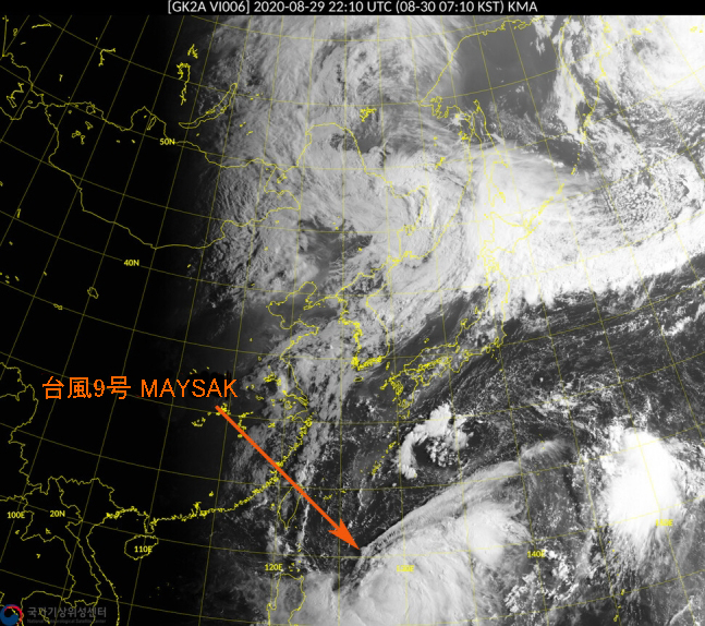 人工衛星千里眼２Ａ号が３０日午前７時１０分に撮影した衛星映像。台風９号の形がはっきりと見える。［写真　気象庁国家気象衛星センター］