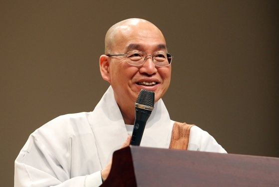法輪法師がカン・ウォニョン牧師に続いて韓国では２番目に庭野平和賞を受賞した。［中央フォト］