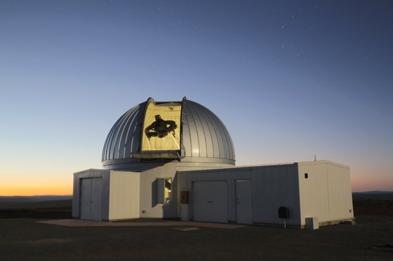 韓国天文研究院の系外惑星探索システム（ＫＭＴＮｅｔ）１．６メートル広視野望遠鏡。［写真　韓国天文研究院］