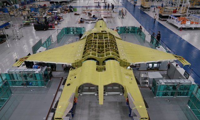 防衛事業庁は３日、韓国航空宇宙産業（ＫＡＩ）工場で韓国型次世代戦闘機（ＫＦ－Ｘ）試製機の最終組み立てに入ると明らかにした。［防衛事業庁提供］