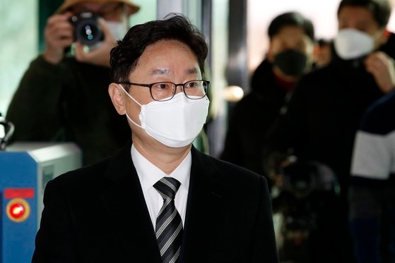 法務部長官に指名された「共に民主党」の朴範界議員が４日午後にソウル高等検察庁に設けられた聴聞会準備事務室に出勤している。カン・ジョンヒョン記者