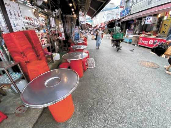ソウル南大門市場の食堂通りが閑散としている。　チェ・チョンドン記者