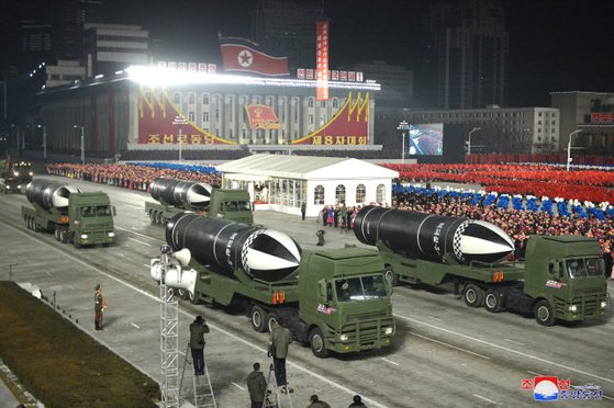 朝鮮中央通信が公開した軍事パレードの写真に見られる新型ＳＬＢＭ。