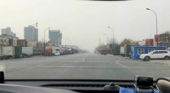 １４日、中国河北省廊坊市は出入りはもちろん都心の通行も全面封鎖されている。パク・ソンフン特派員