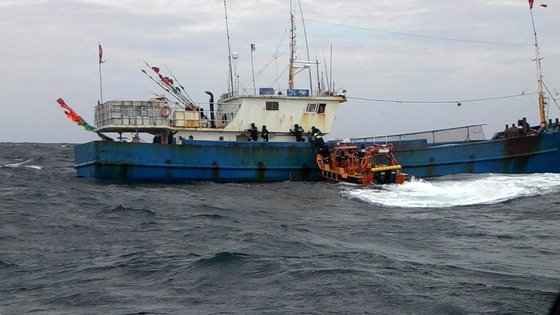韓国海洋警察が違法中国漁船を特別取り締まっている。※写真は本事件とは関係はありません。［写真　西海地方海洋警察庁］
