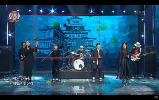 １１日、ＫＢＳが旧正月特集で放送した「朝鮮ポップアゲイン」で舞台背景に日本の「天守閣」を連想させるイメージが登場し、論議を呼んだ。　［ユーチューブ　キャプチャー］