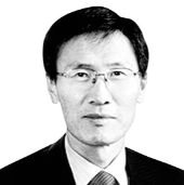 尹永寛／元外交部長官・ソウル大学名誉教授