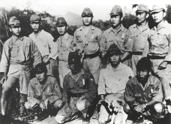 タイ戦線に派遣された朝鮮人捕虜監視員、一番左が李鶴来さん。