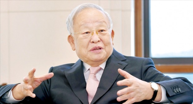 韓国経営者総協会の孫京植会長が１４日に韓国経済新聞とのインタビューで各種懸案と関連した意見を明らかにしている。キム・ヨンウ記者