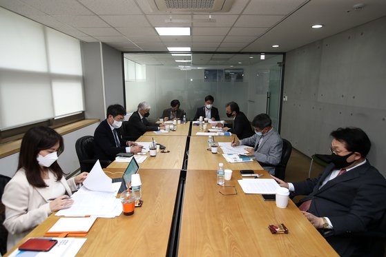 ２３日の韓日ビジョンフォーラム傘下韓日未来ビジョンワーキンググループの最初の会議では韓日関係に対する専門家らの冷徹な評価が続いた。チャン・ジンヨン記者