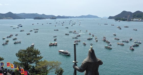 「福島汚染水放流の撤回」を求める海上デモ