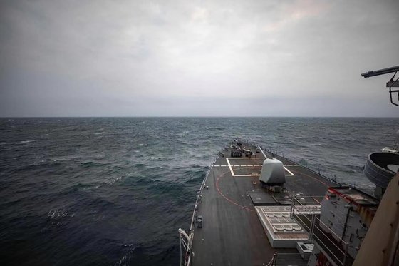 ７日に米海軍の駆逐艦「マケイン」が台湾海峡内の国際水域を通過したと明らかにしながら関連写真を公開した。［写真　米太平洋艦隊］