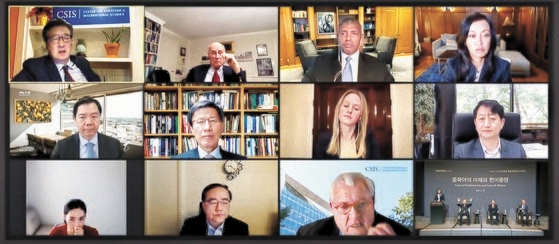 １８日、崔鍾賢学術院・戦略国際問題研究所（ＣＳＩＳ））の「北東アジアの未来と韓米同盟」報告書発刊記念非対面セミナーに出席した専門家。［写真　ＹｏｕＴｕｂｅキャプチャー］