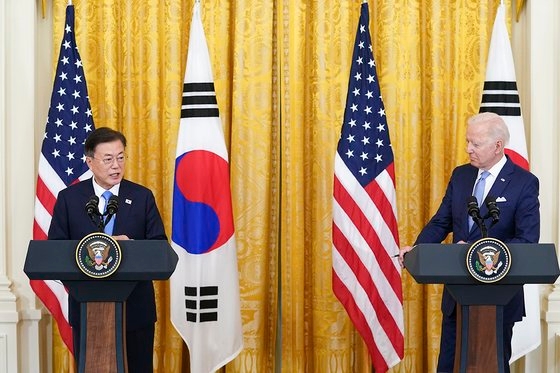 今月２１日（現地時間）、文在寅（ムン・ジェイン）大統領とジョー・バイデン大統領は韓米首脳会談後にホワイトハウスのイーストルームで共同記者会見を行った。［写真　韓国青瓦台］