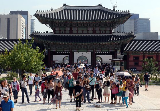 韓国政府が旅行安全圏域（トラベルバブル）を推進すると発表した。内国人の海外旅行だけでなく外国人の訪韓観光も同時に再開する計画だ。中央フォト