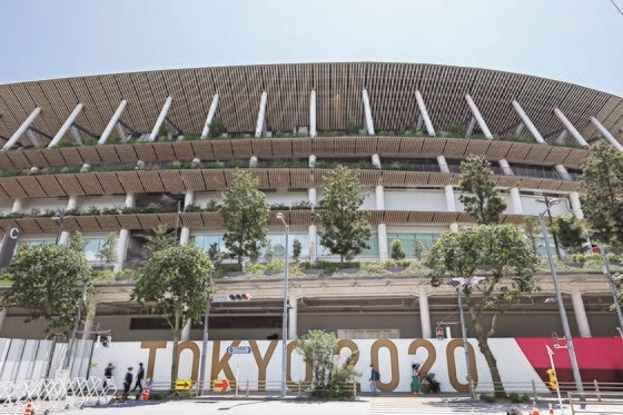 ２３日、開会式が開かれる東京五輪競技場は新型コロナ感染拡大を防ぐため、一般人の出入りを制御している。チャン・ジニョン記者