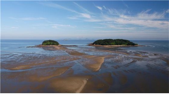 韓国の干潟が国連教育科学文化機関（ユネスコ）の世界自然遺産に登録された。全北高敞大竹島（デジュクド）周辺の砂干潟。［写真　文化財庁］