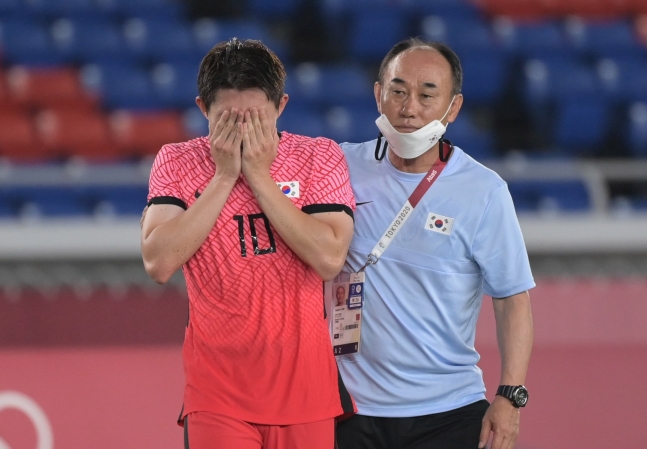 写真 メキシコに敗れて涙を流す韓国サッカー選手 Joongang Ilbo 中央日報